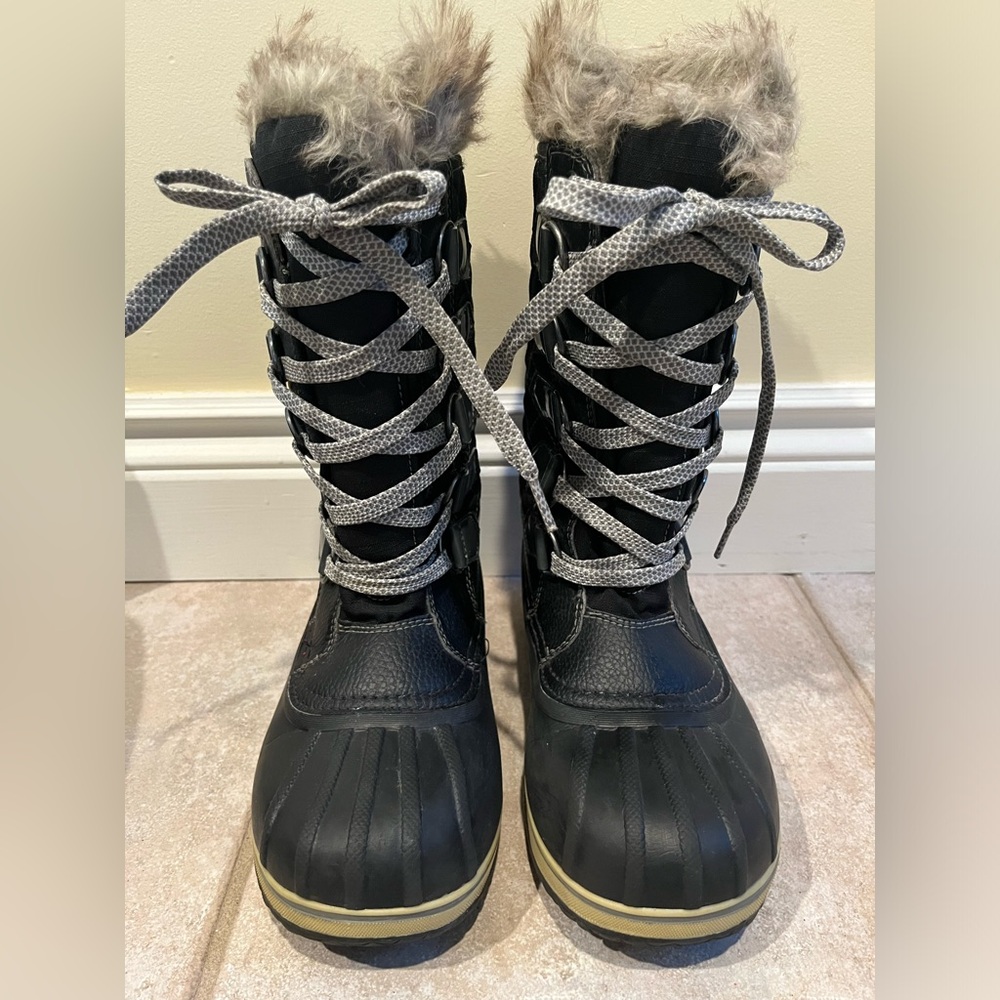 Snow Boots, Size 5 - Picture 3 of 11